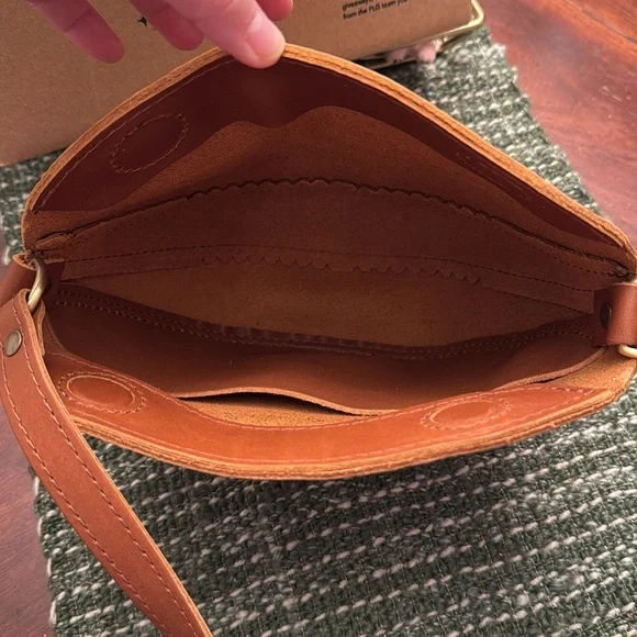 Portland Leather Goods SMALL Koala Sling Bag Honey - Picture 5 of 7